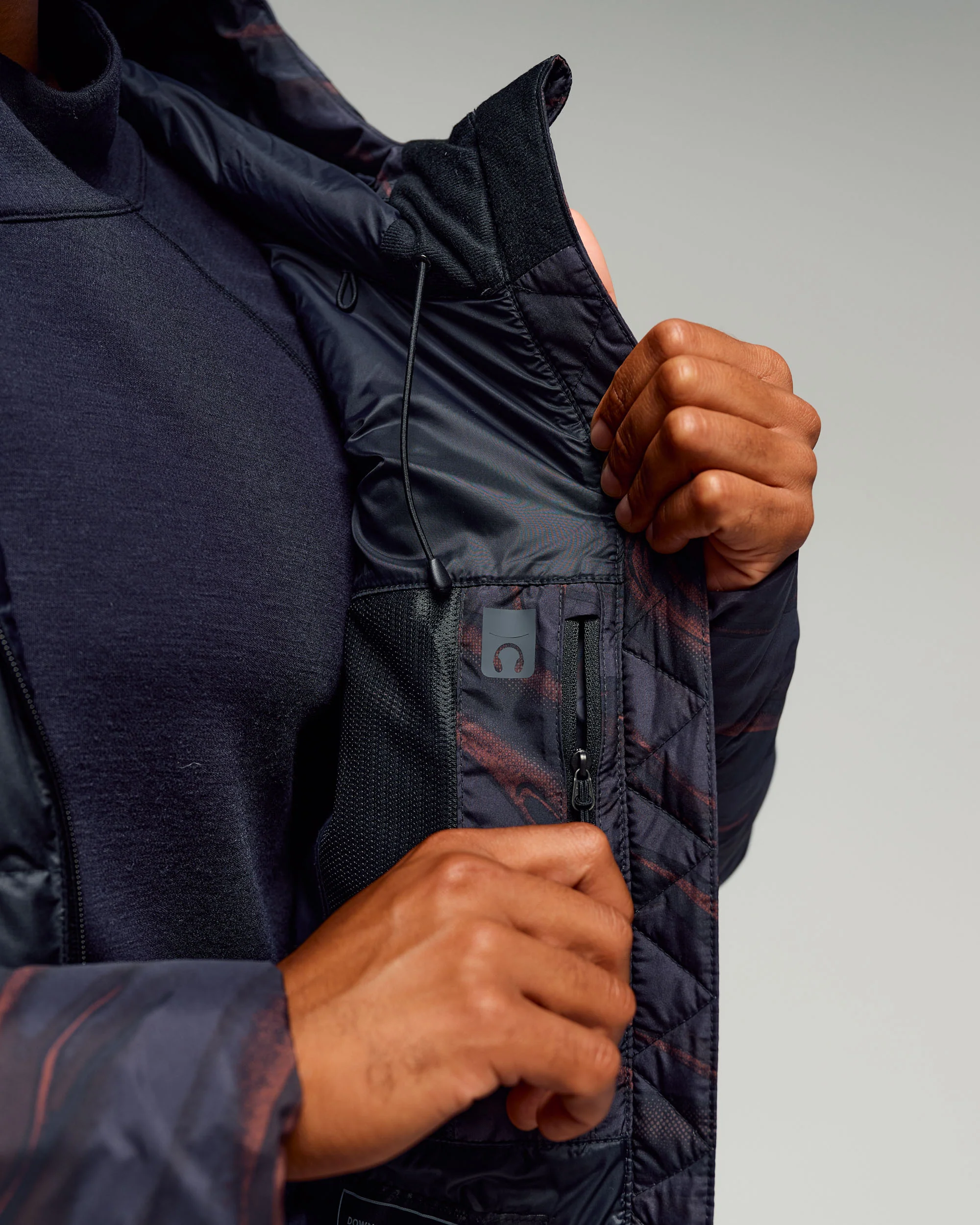 Men's Epiq Hooded Down Jacket - Black Braided River - Image 8