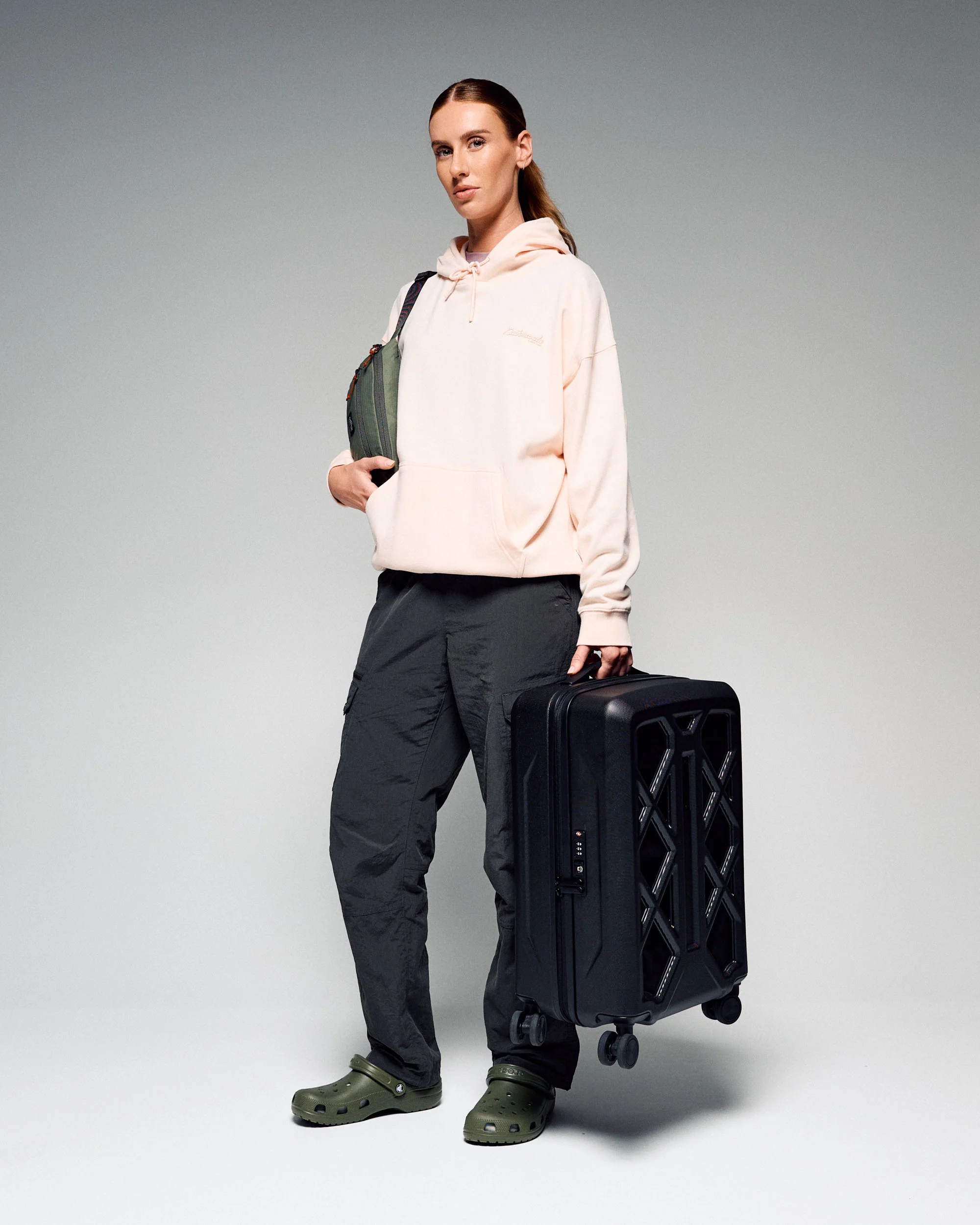 Feather Flight® Carry-On Spinner - 40L - Black Stingray - Image 5