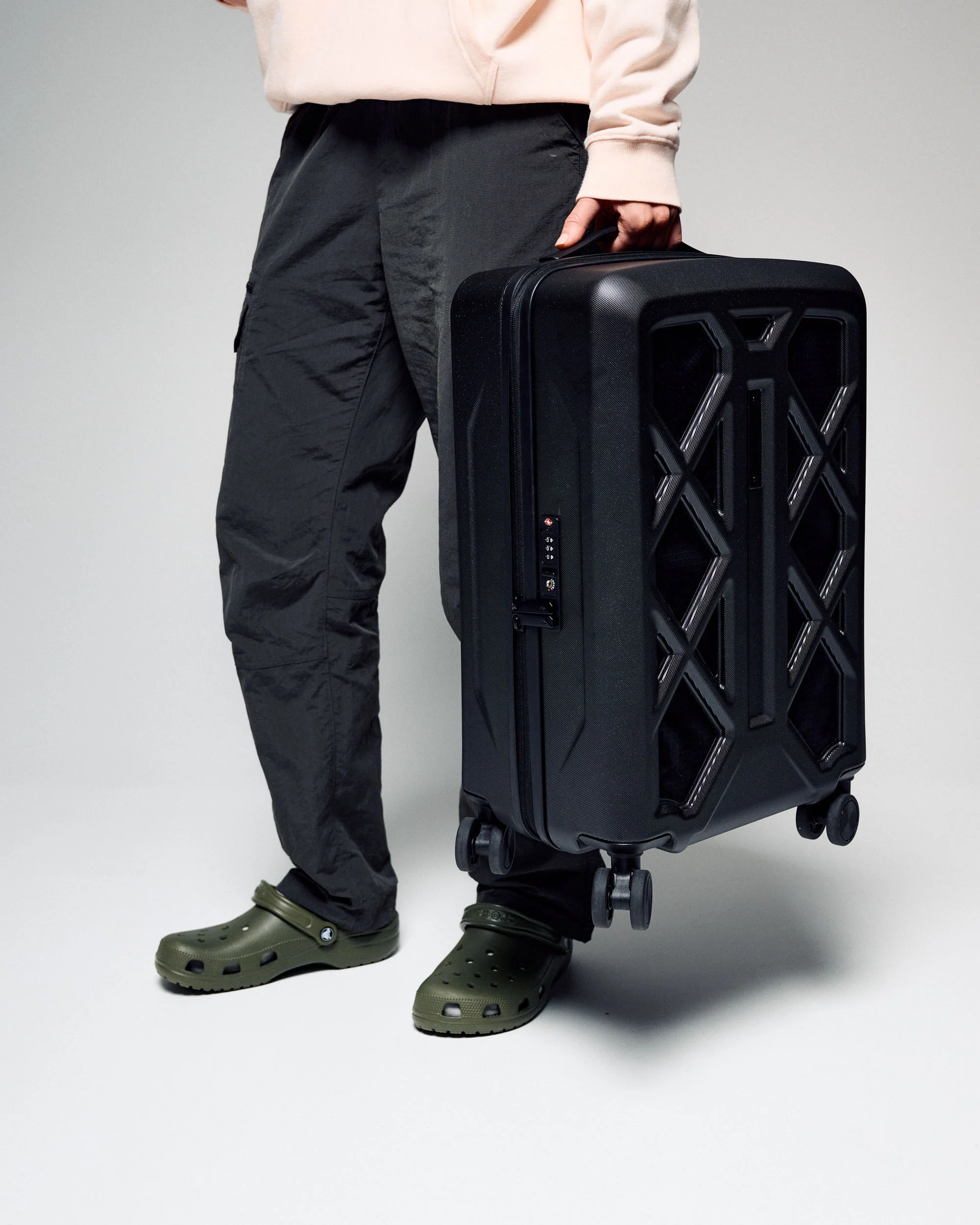 Feather Flight® Carry-On Spinner - 40L - Black Stingray - Image 6