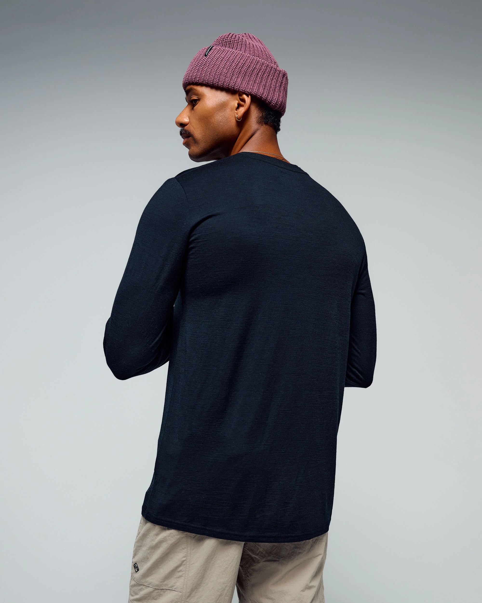 Men's 100% Merino Long Sleeve V-Top - Black - Image 2