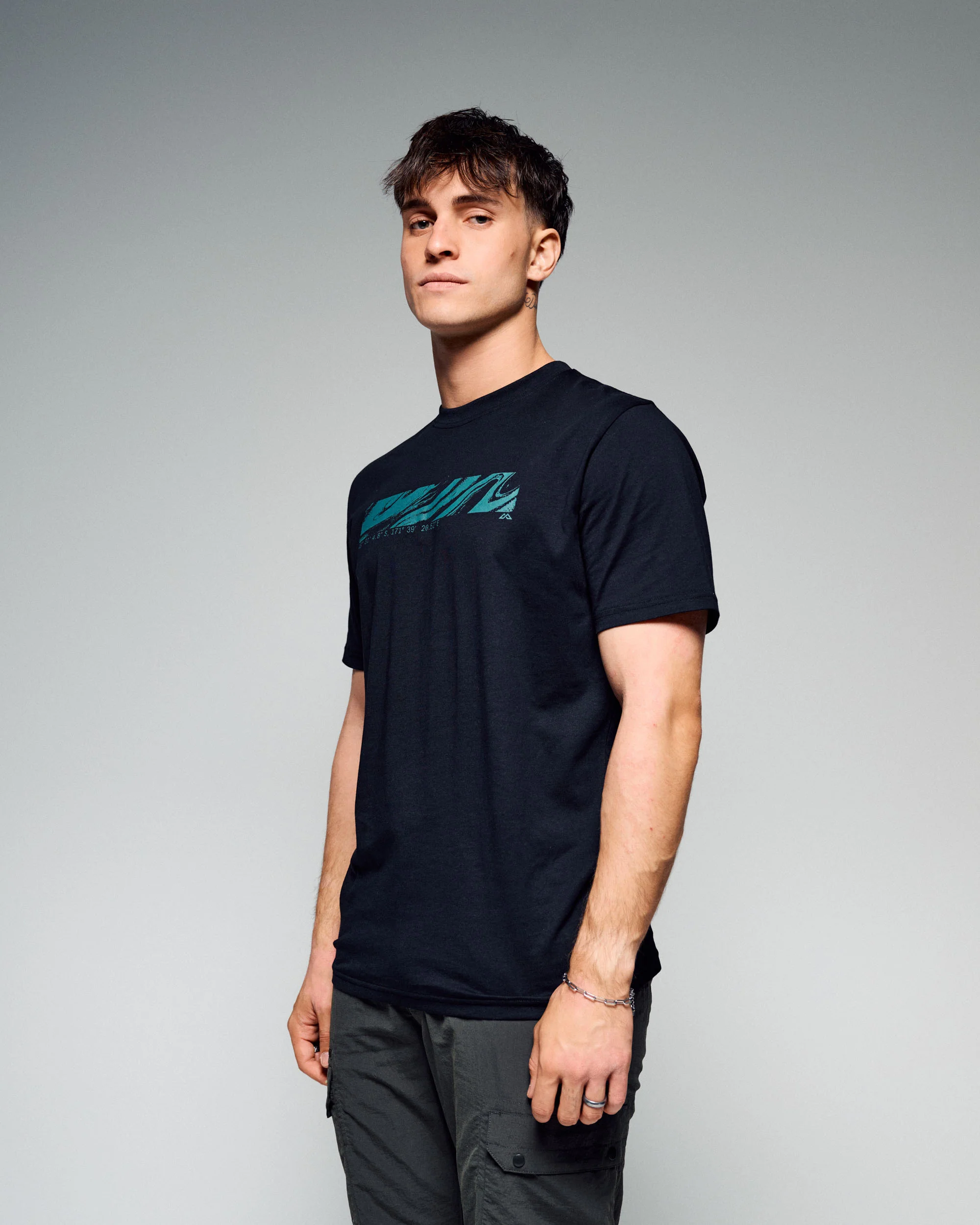 Men's Braided River Organic Cotton T-Shirt - Black Stingray - Image 2