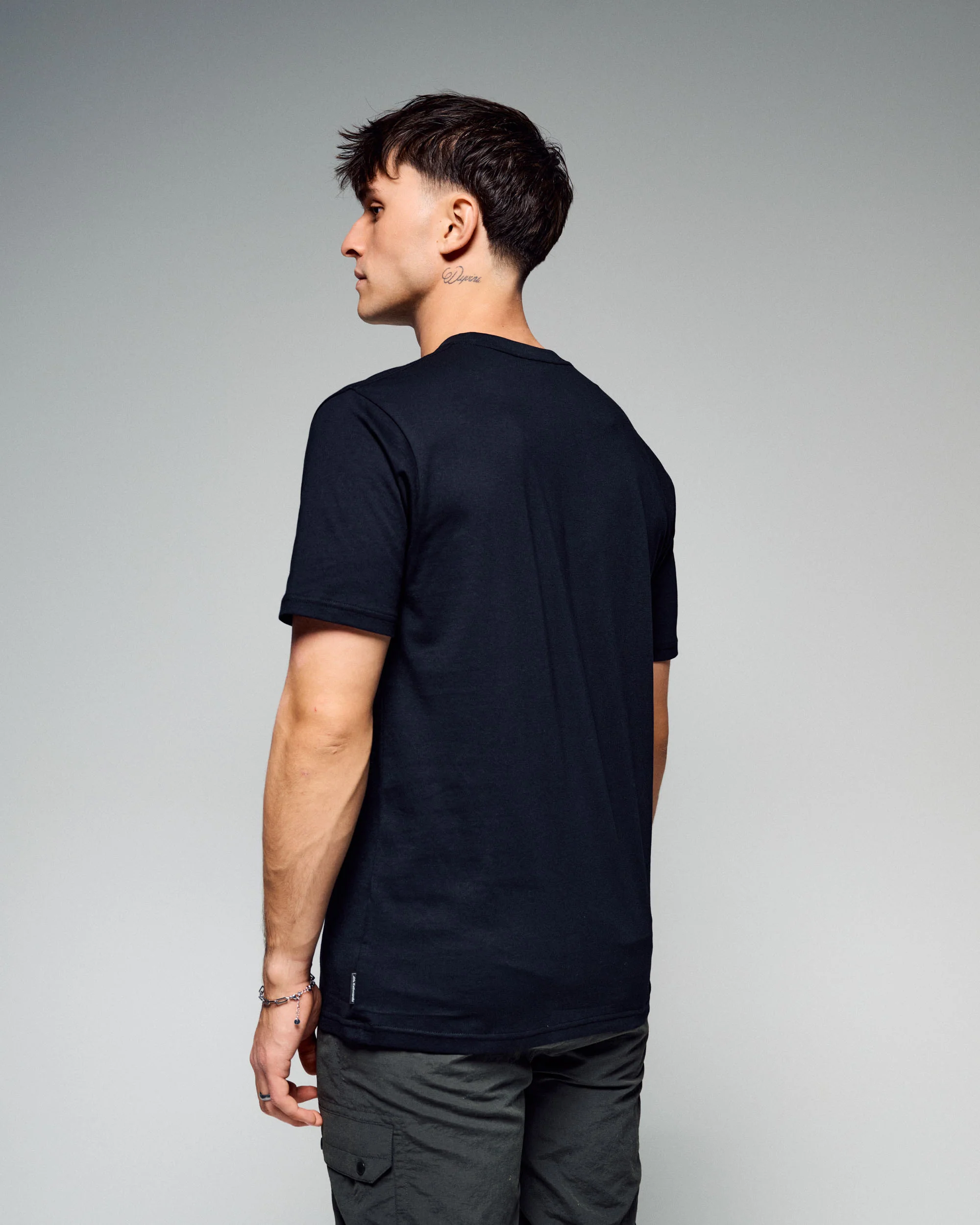 Men's Braided River Organic Cotton T-Shirt - Black Stingray - Image 3